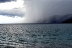 Gewitter an der Küstenlandschaft in Attika.