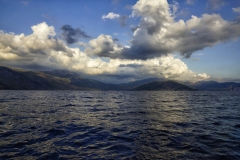 Wolkengebilde an der Küste Attika.